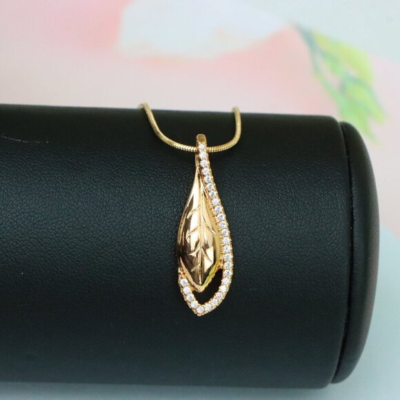 "Elegant Rose Gold Leaf Pendant with Crystal Accents, XPPT1581 - Picture 3 of 13